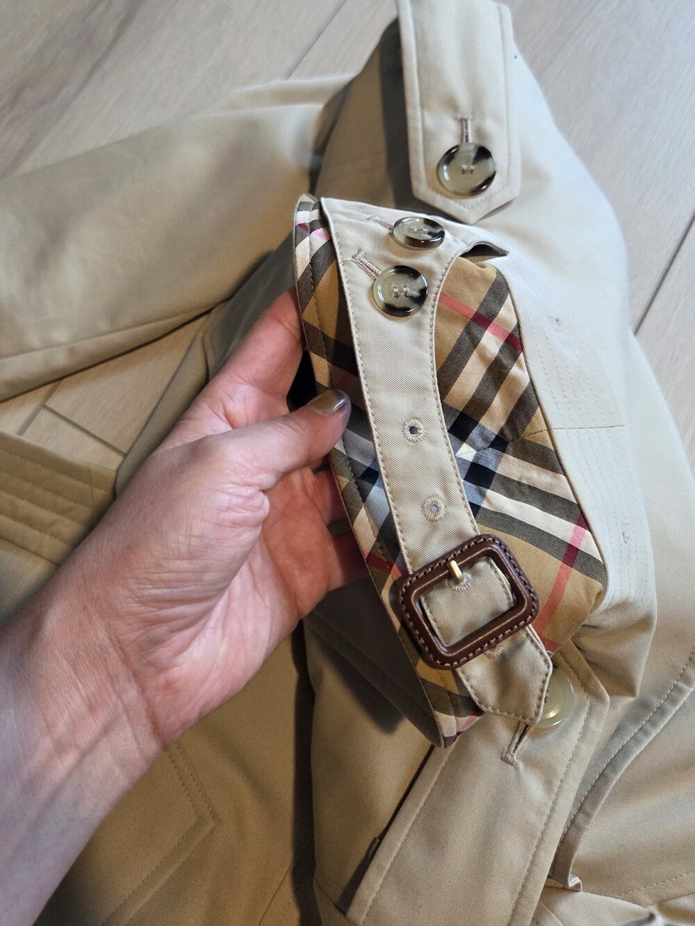 Authentic Burberry Mid-length Chelsea Heritage Trench Coat - Picture 8 of 13